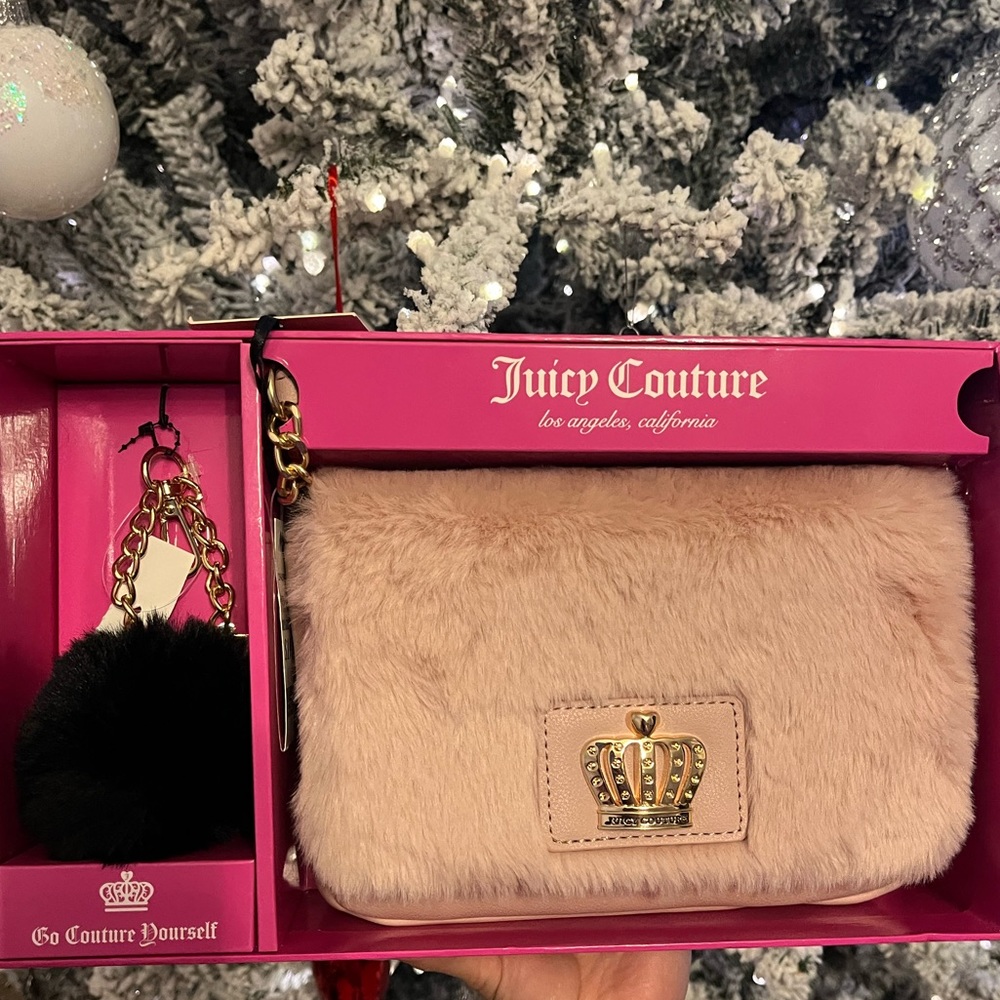 JUICY COUTURE FREE LOVE FLAP CROSSBODY & Pom Pom Key Chain GIFT SET